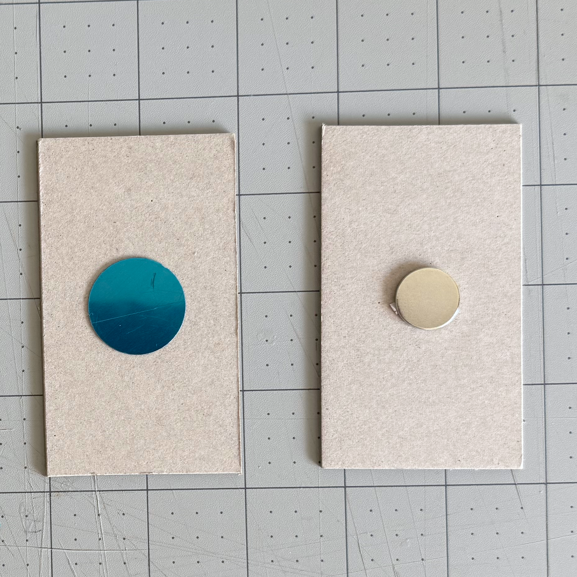 Magnet and metal disc positioned on the chipboard pieces