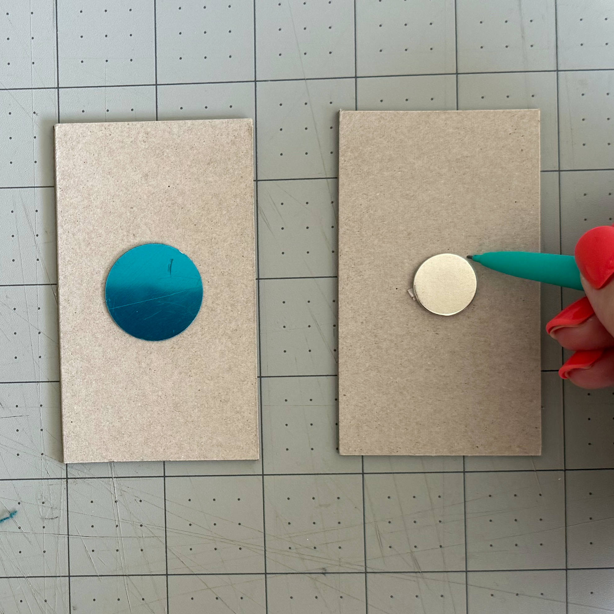 Tracing the magnetic hardware placement on the chipboard