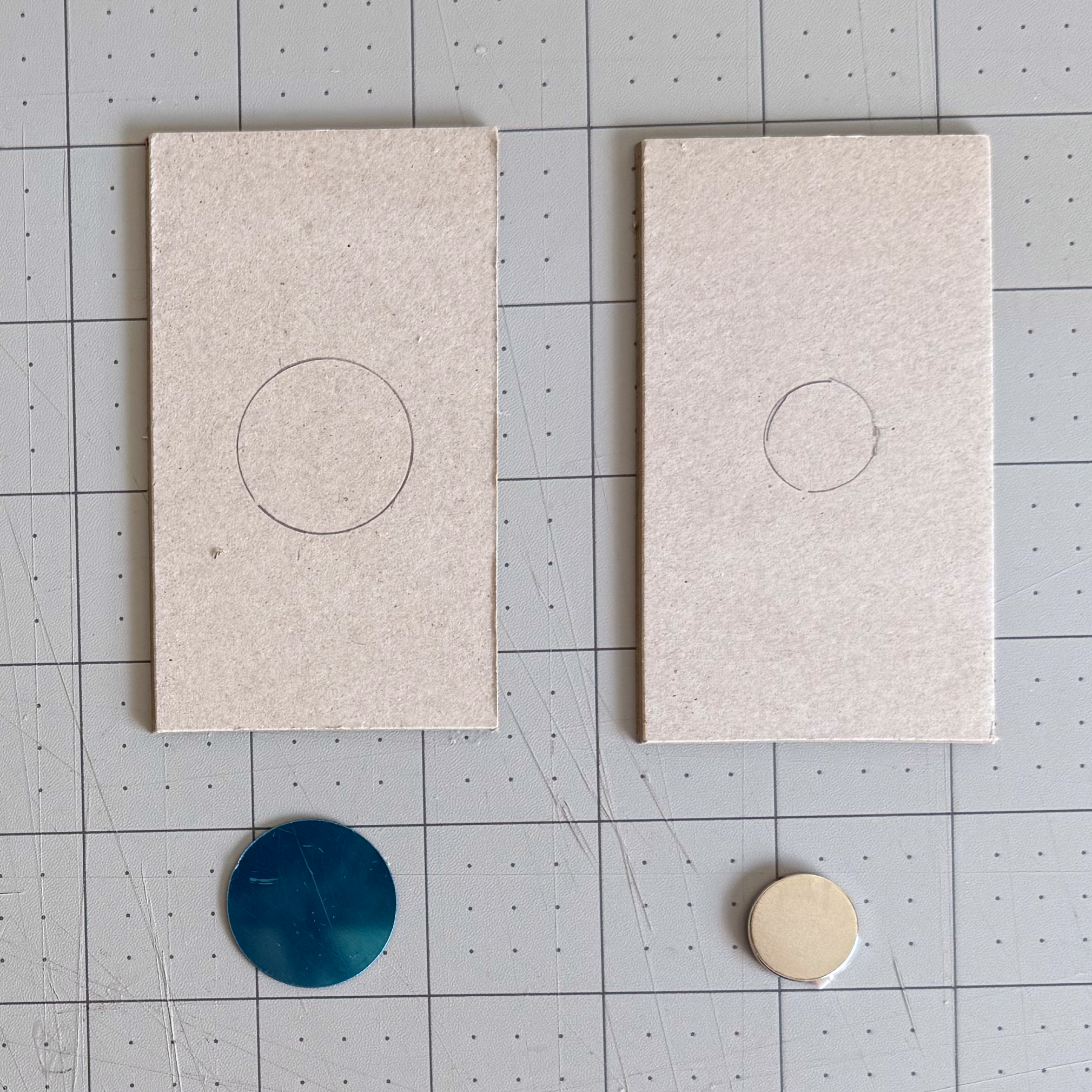 Aligned placement marks for the magnet and metal disc